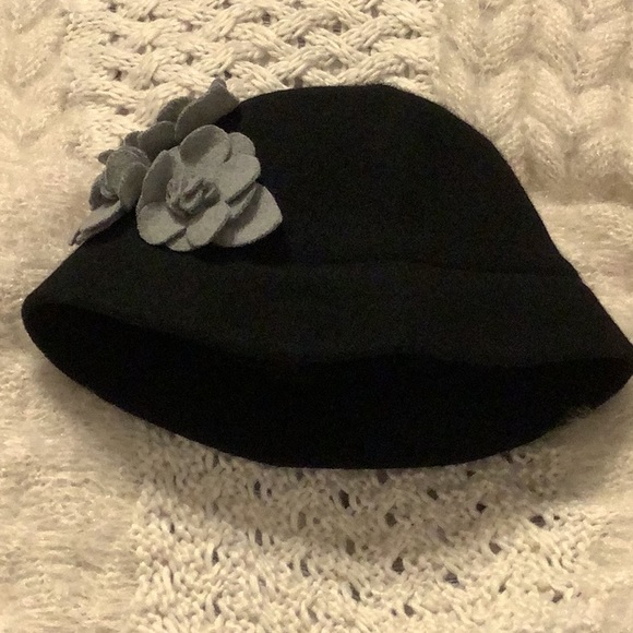 August Women Hat!!!  Measurement: 8L x 8W x 5H - Picture 3 of 7